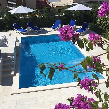 Apartment With Heated Pool, Villa Regina Pula Exterior photo