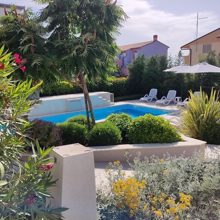 Apartment With Heated Pool, Villa Regina Pula Exterior photo