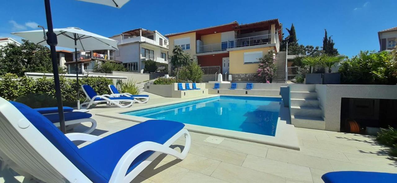Apartment With Heated Pool, Villa Regina Pula Exterior photo