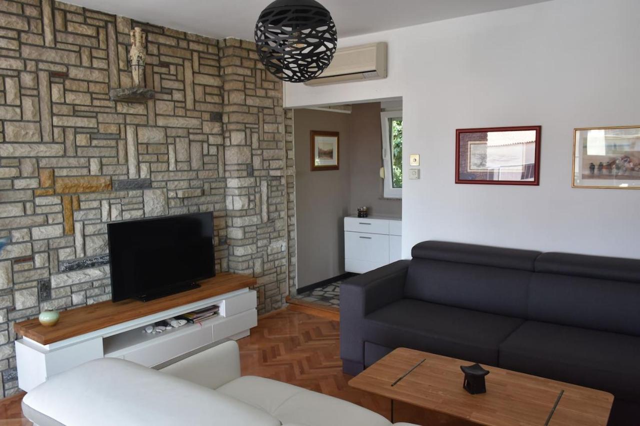 Apartment With Heated Pool, Villa Regina Pula Exterior photo