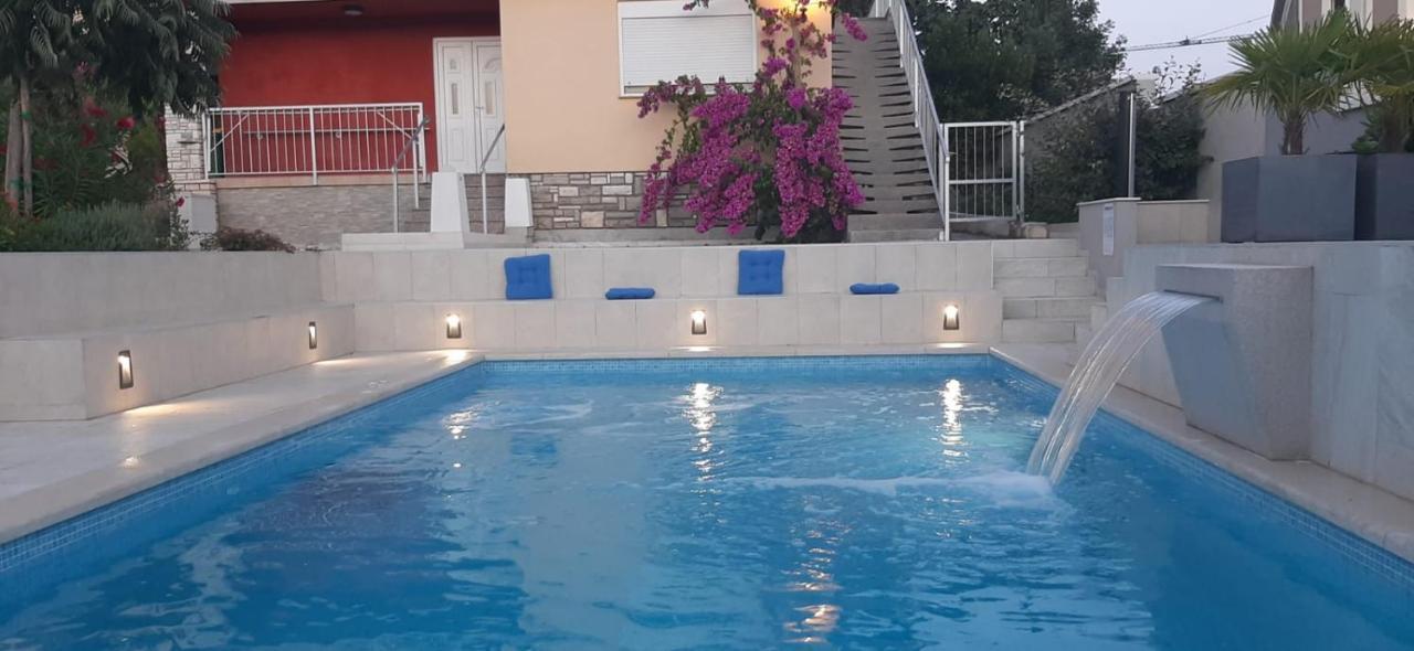 Apartment With Heated Pool, Villa Regina Pula Exterior photo