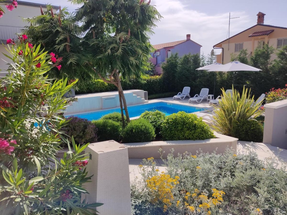 Apartment With Heated Pool, Villa Regina Pula Exterior photo